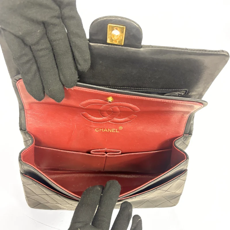 Chanel Classic Flap Bag Cuir d'agneau moyen