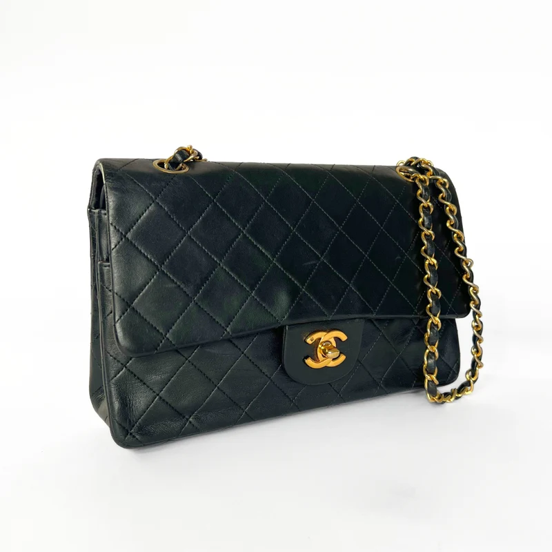 Chanel Classic Flap Bag Petit cuir d'agneau
