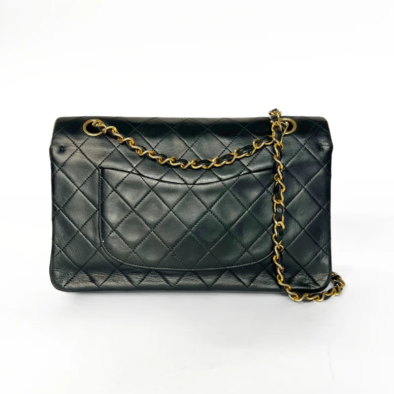 Chanel Classic Flap Bag Petit cuir d'agneau
