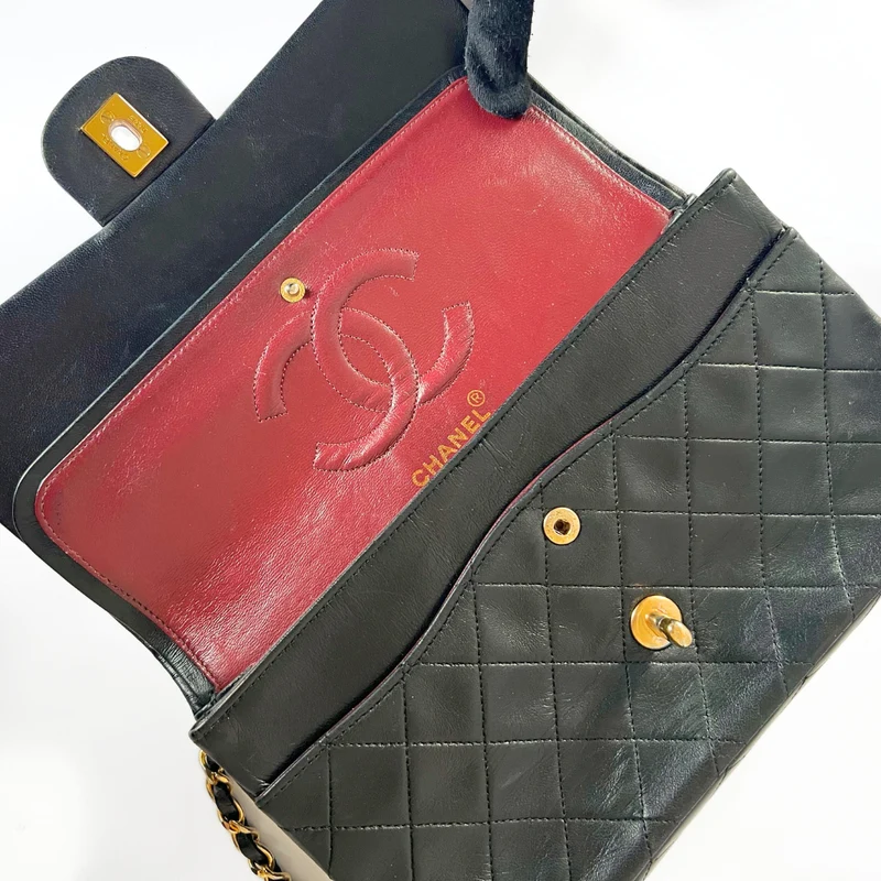 Chanel Classic Flap Bag Petit cuir d'agneau