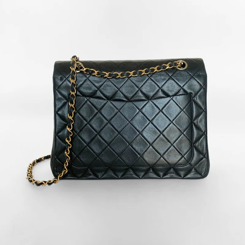 Chanel Classic Flap Bag Cuir d'agneau de taille moyenne