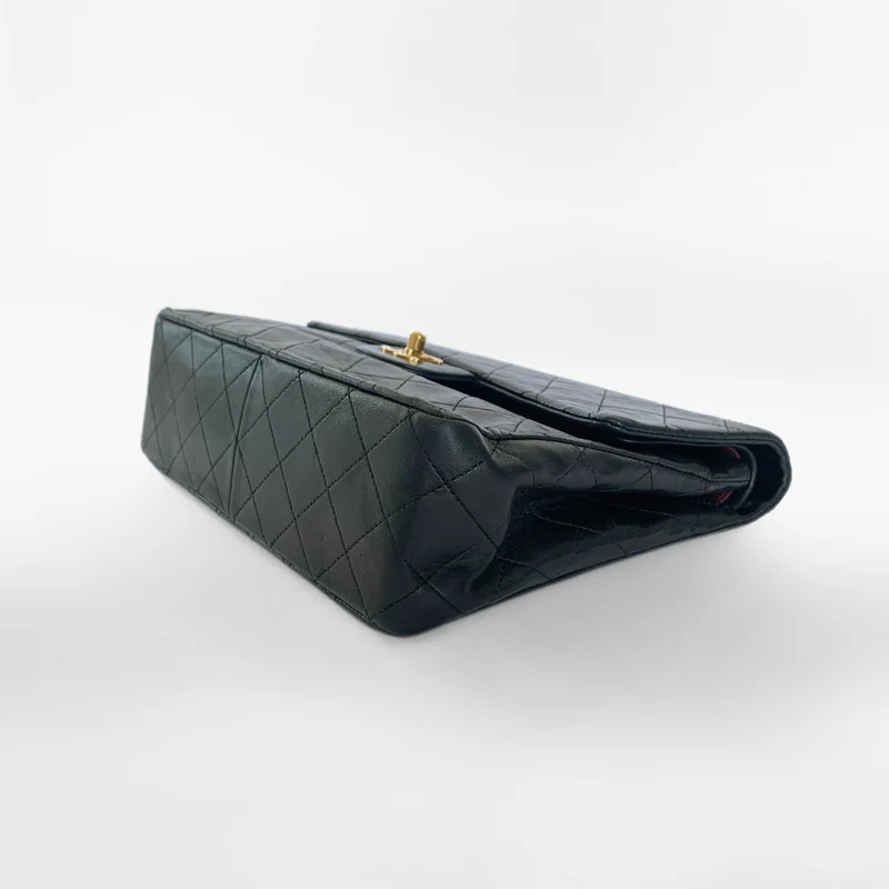 Chanel Classic Flap Bag Cuir d'agneau de taille moyenne