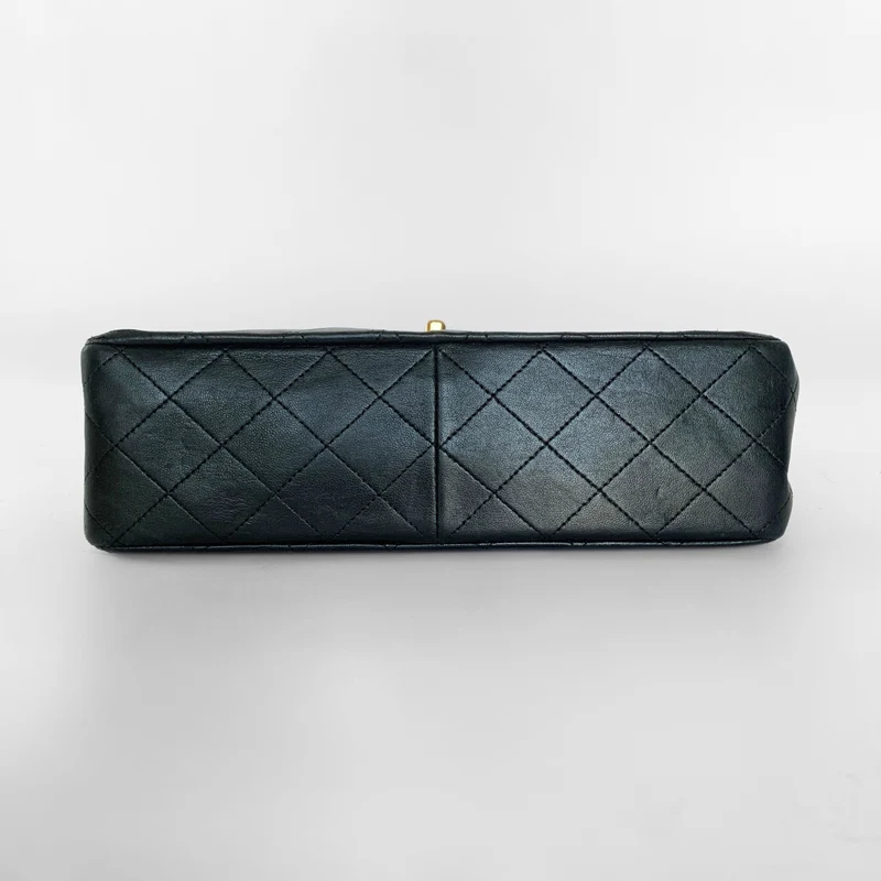 Chanel Classic Flap Bag Cuir d'agneau de taille moyenne