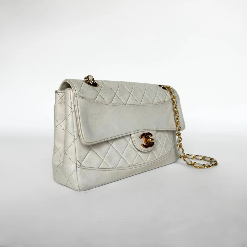 Chanel Diana Flap Bag Cuir d'agneau moyen
