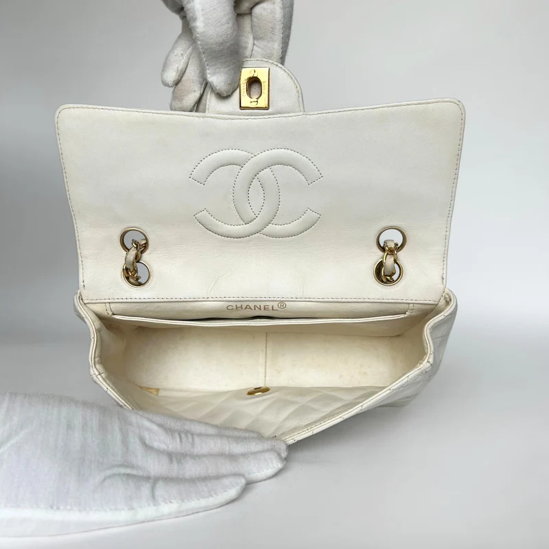 Chanel Diana Flap Bag Cuir d'agneau moyen