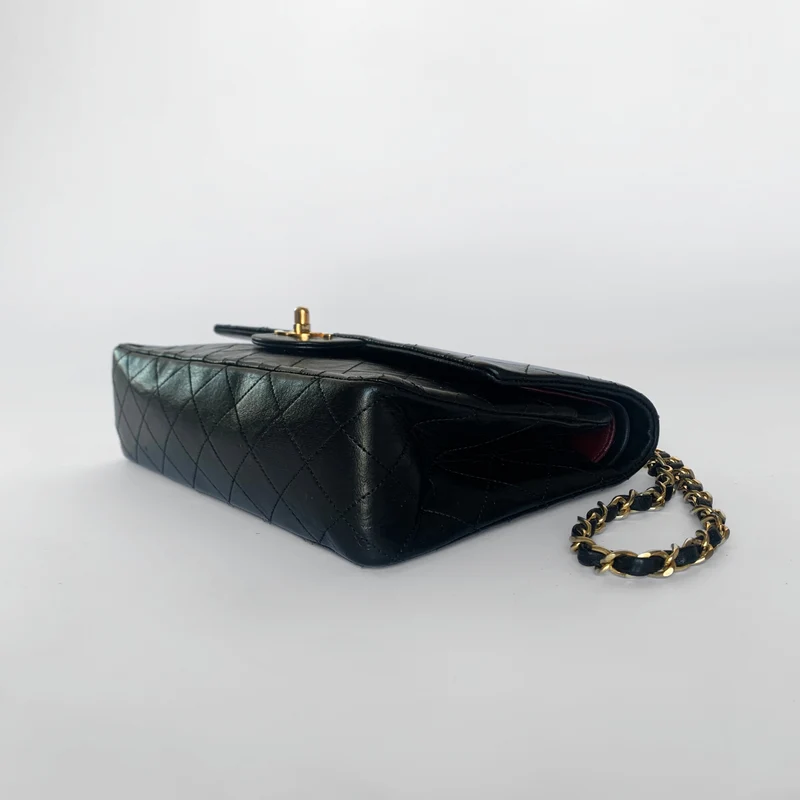 Chanel Classic Flap Bag Cuir d'agneau moyen
