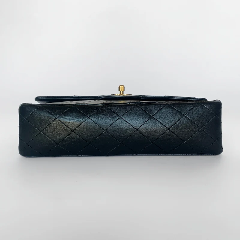 Chanel Classic Flap Bag Cuir d'agneau moyen