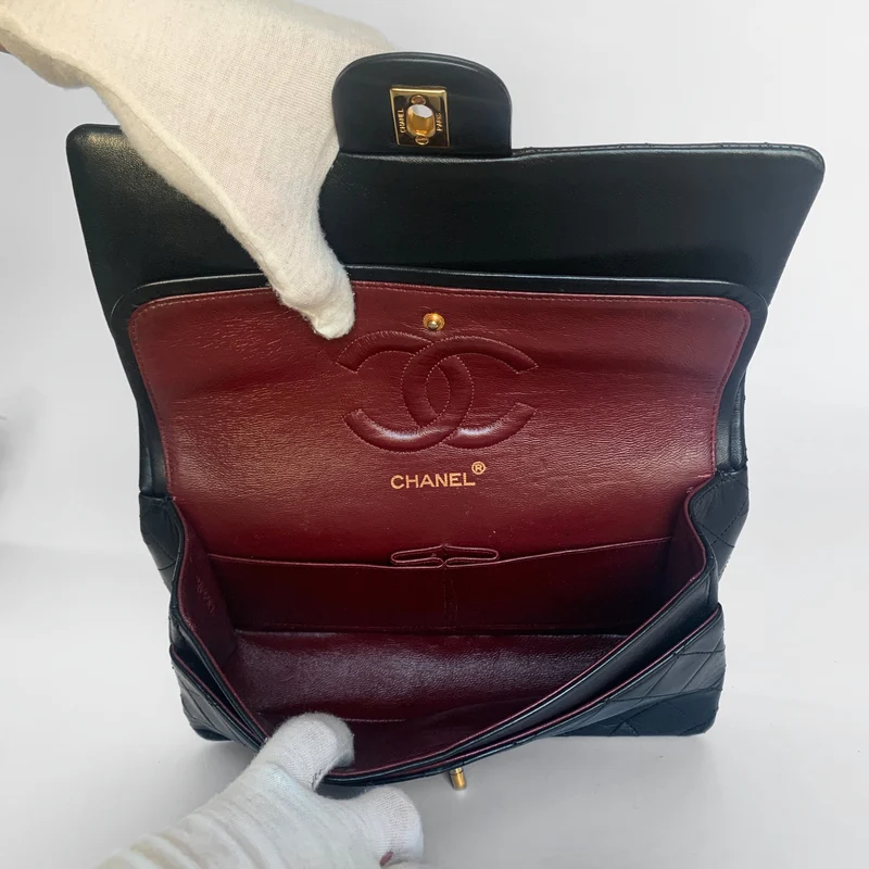 Chanel Classic Flap Bag Cuir d'agneau moyen
