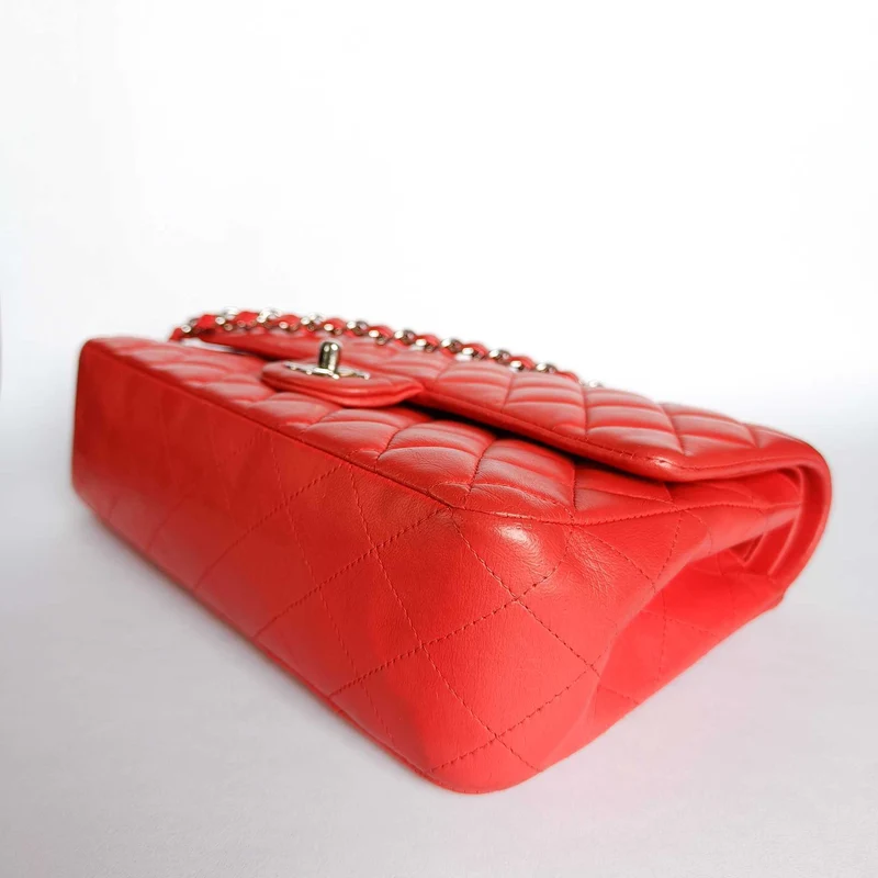 Chanel Classic Flap Bag Cuir d'agneau moyen