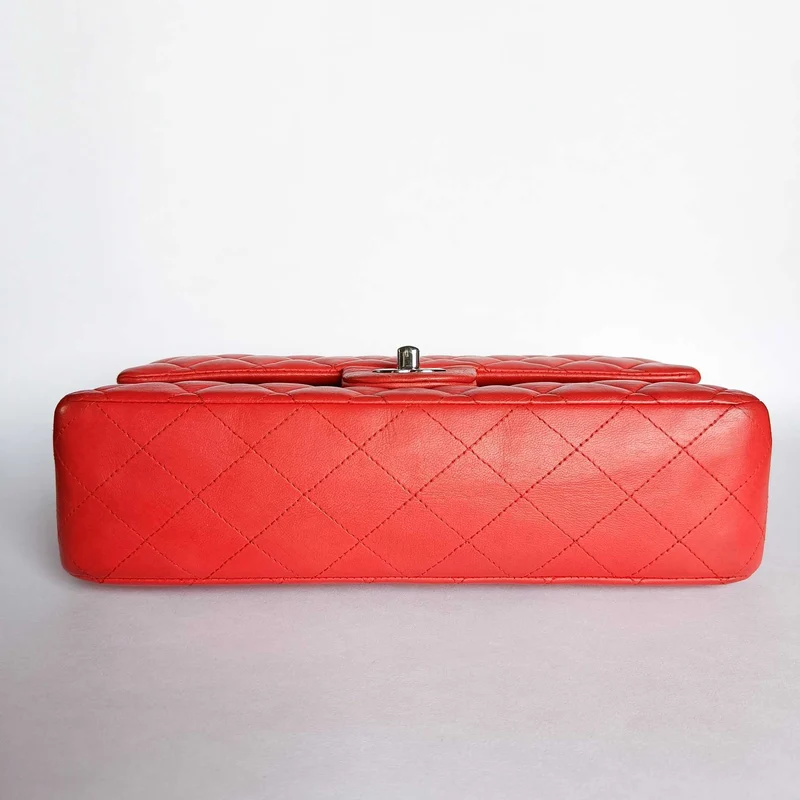 Chanel Classic Flap Bag Cuir d'agneau moyen