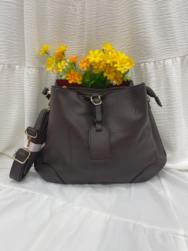 Sac fourre-tout en cuir marron - Élégance et praticité