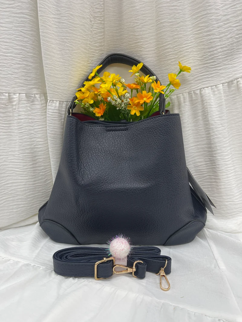 Sac à main texturé avec finition chic - Charme et utilité