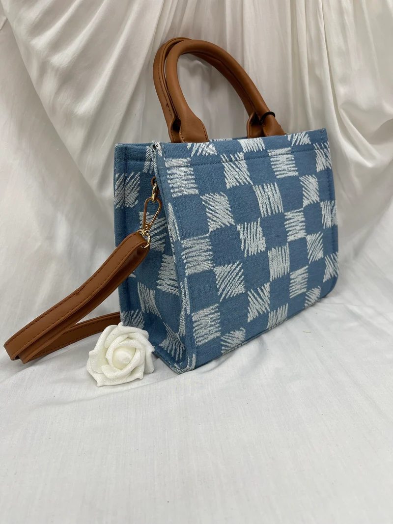 Sac à main en toile tissée bleu et blanc - Style artisanal chic