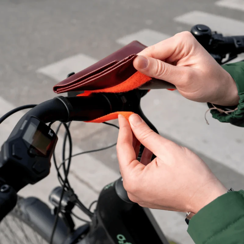 La véloche, la pochette qui s'accroche où tu veux !