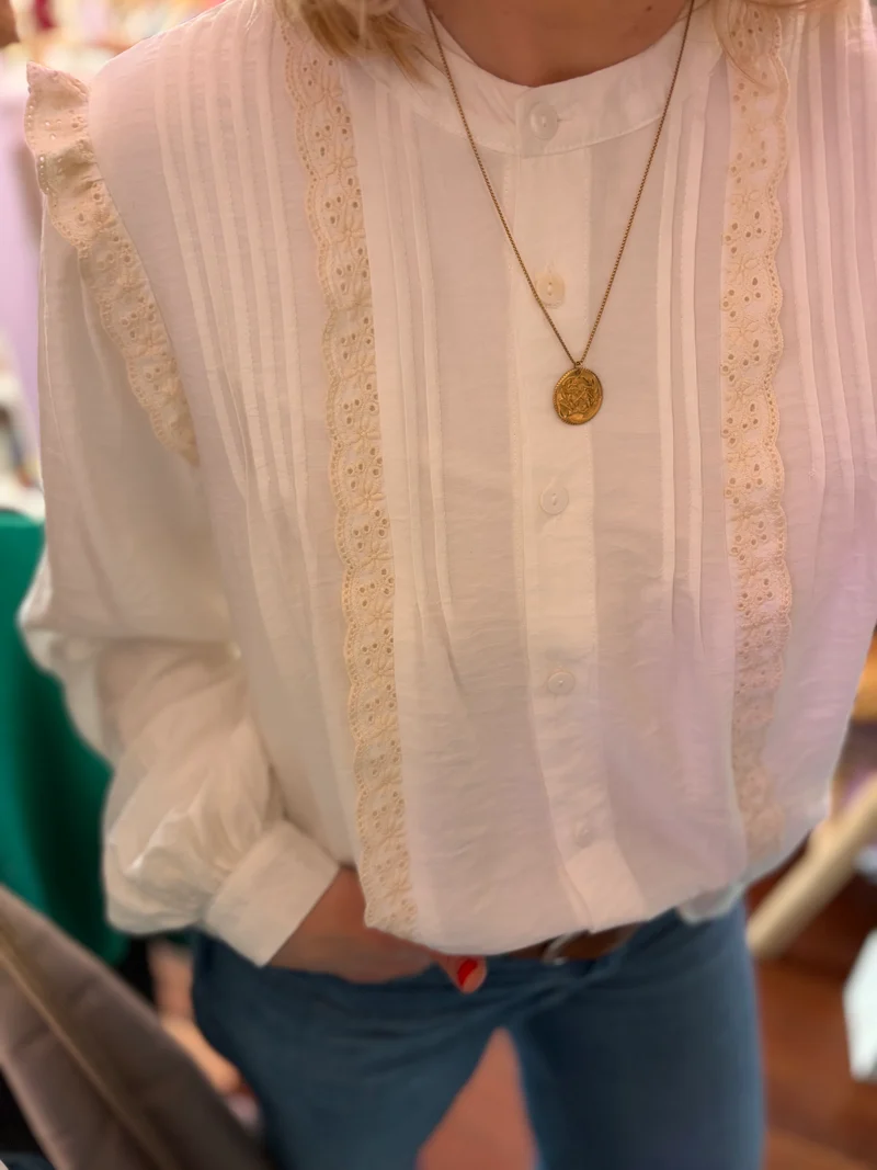 la blouse Victoria
