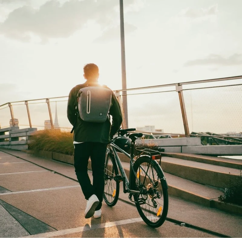 Sacoche vélo convertible en sac à dos – Recyclée & étanche