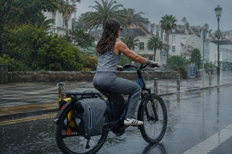 Sacoche vélo étanche recyclée 18L – Urbanion Eco Saddle Bag