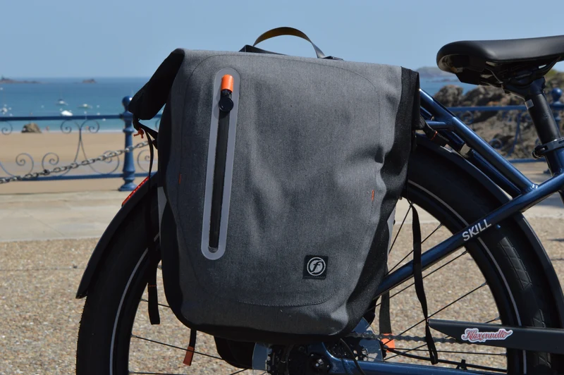 Sacoche vélo étanche recyclée 18L – Urbanion Eco Saddle Bag