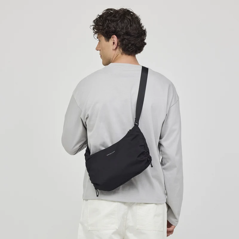 Skara Small Shoulder Bag