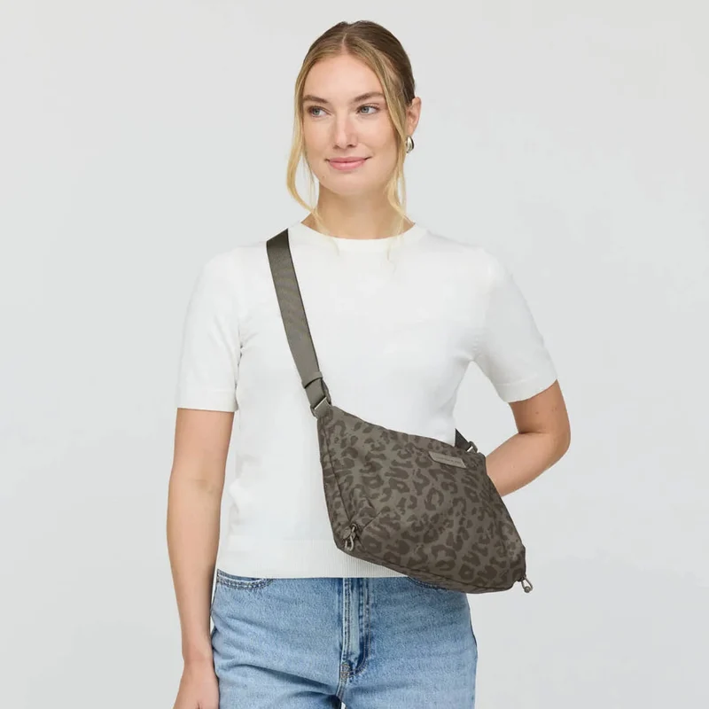 Skara Small Shoulder Bag