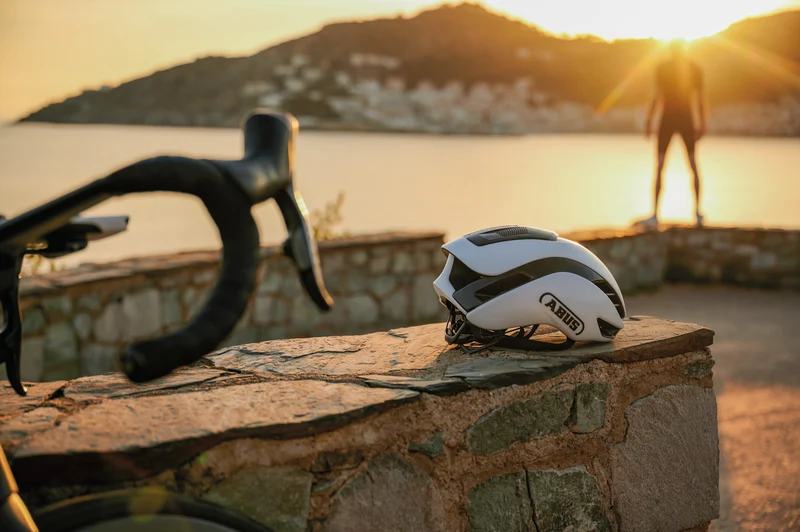 ABUS GameChanger 2.0 road bike helmet