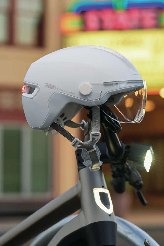 Abus HUD-Y ACE visor urban bike helmet with integrated lighting