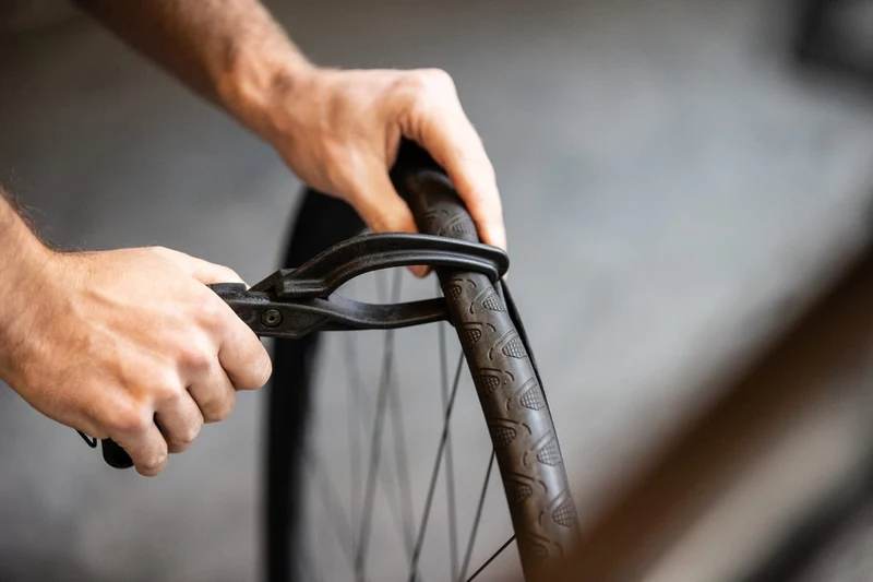 BBB EasyTire bicycle tire changer
