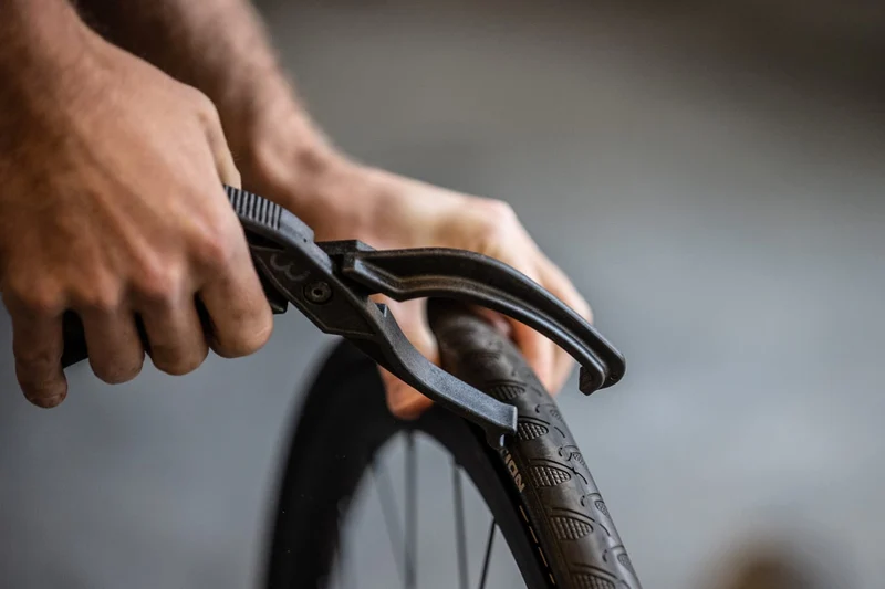 BBB EasyTire bicycle tire changer