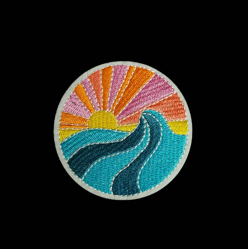 Écusson Brodé Thermocollant | Vague de l'Océan et Coucher de Soleil