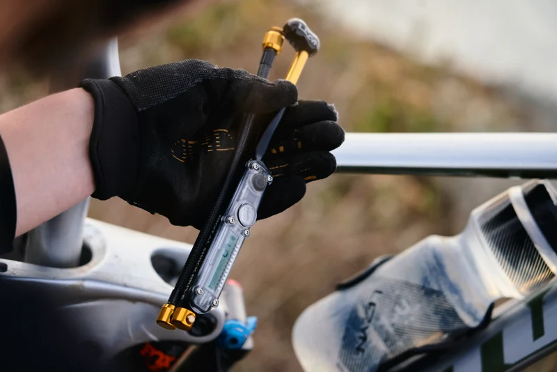 High pressure pump for bicycle suspension with digital pressure gauge Lezyne Digital Shock Drive