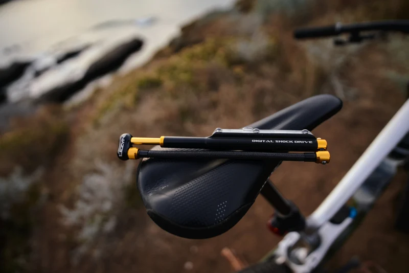 High pressure pump for bicycle suspension with digital pressure gauge Lezyne Digital Shock Drive