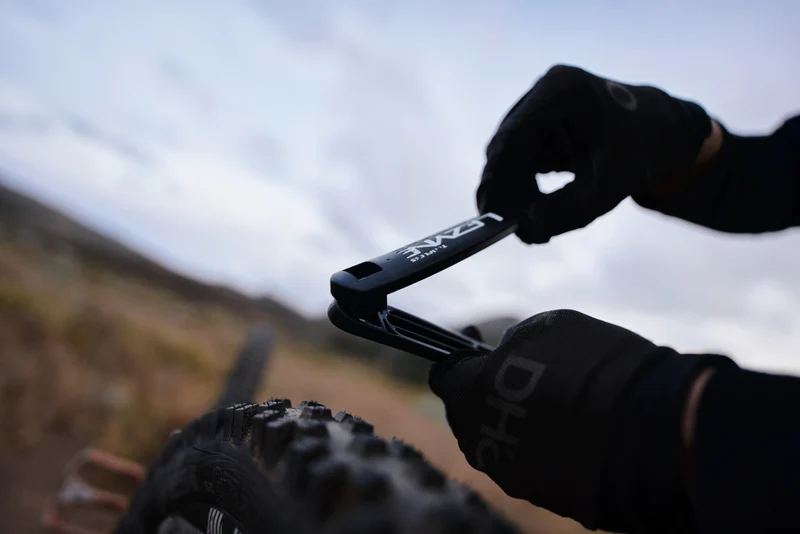 Lezyne Power XL Tubeless gravel bike tire changer