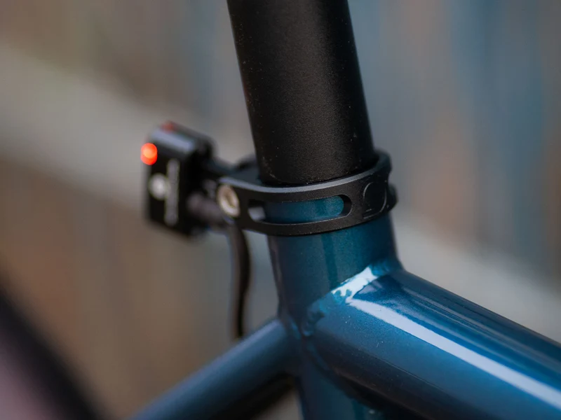 Omnium saddle clamp for Supernova lighting