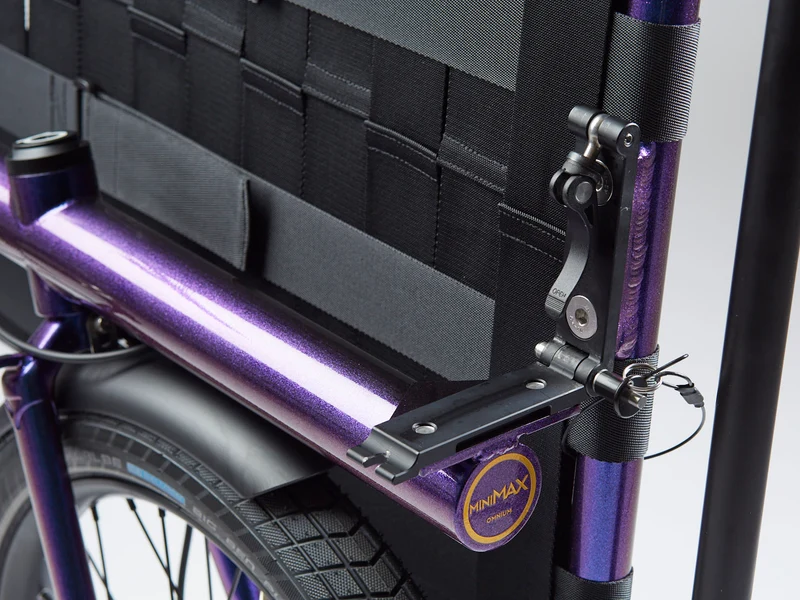 Tilting support for Omnium front platform