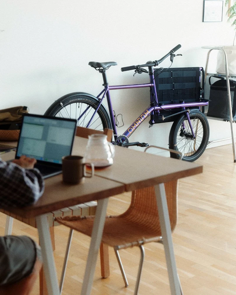 Tilting support for Omnium front platform