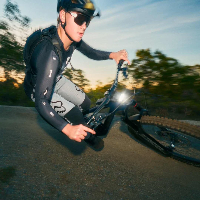 Knog Blinder X front bike light with external battery