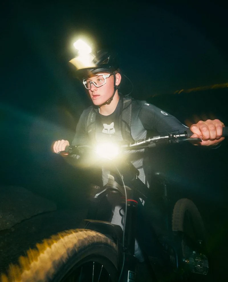 Knog Blinder X front bike light with external battery
