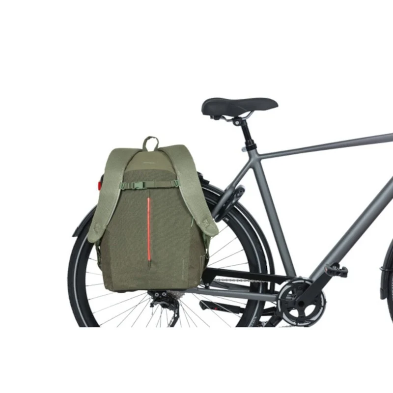 Basil B-Safe Commuter backpack / bike bag Nordlicht