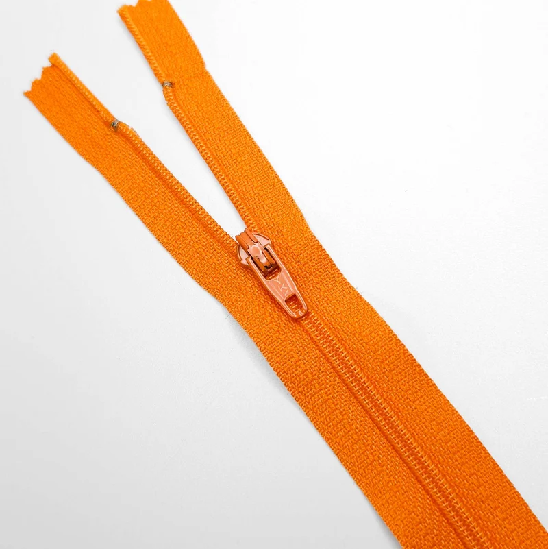 YKK | Fermeture éclair à bout fermé | Spirale | #2 | 6 3/4'' - 17 cm | SS236 - SS247