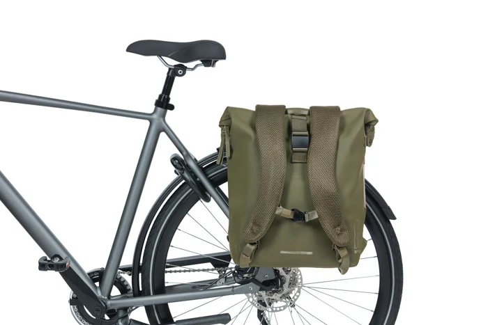 Basil SoHo 17L LED bicycle bag / backpack