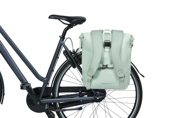 Basil SoHo 17L LED bicycle bag / backpack