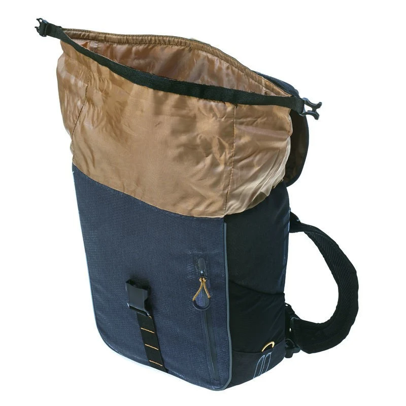 Basil Miles 17L bicycle bag / backpack