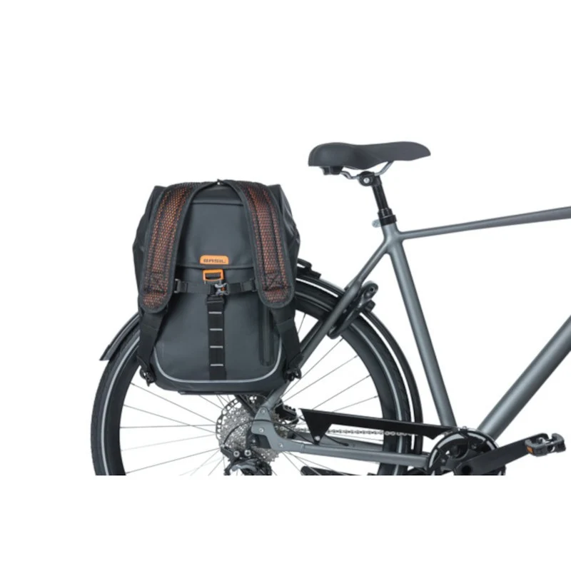Basil Miles 17L bicycle bag / backpack