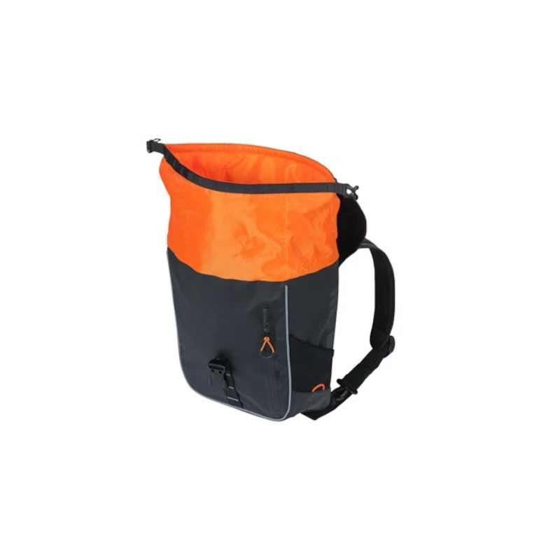 Basil Miles 17L bicycle bag / backpack