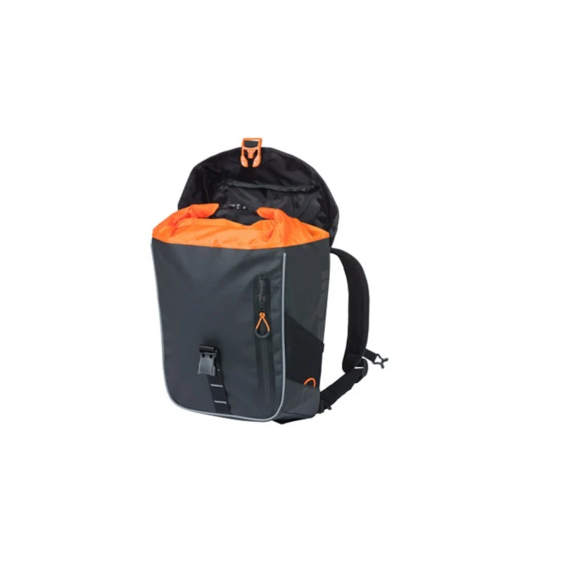 Basil Miles 17L bicycle bag / backpack