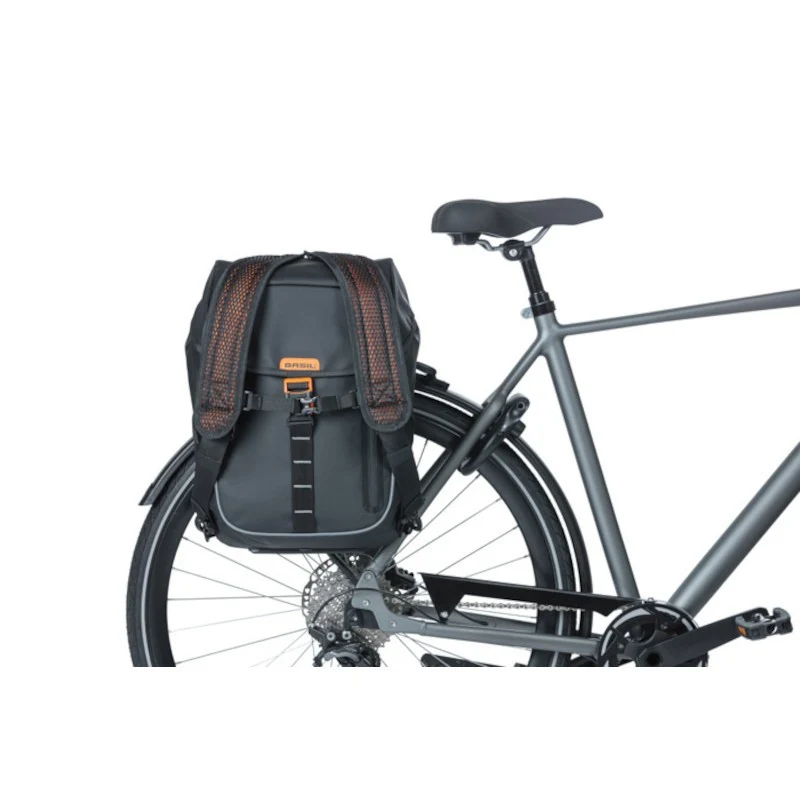 Basil Miles 17L bicycle bag / backpack