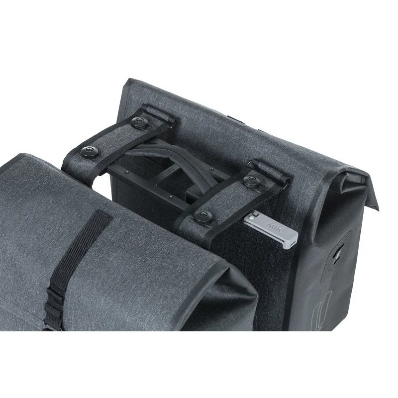 Basil Urban Dry 50L double bike bag