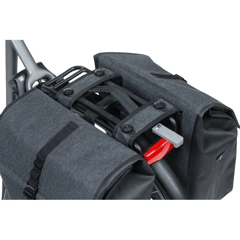 Basil Urban Dry 50L double bike bag