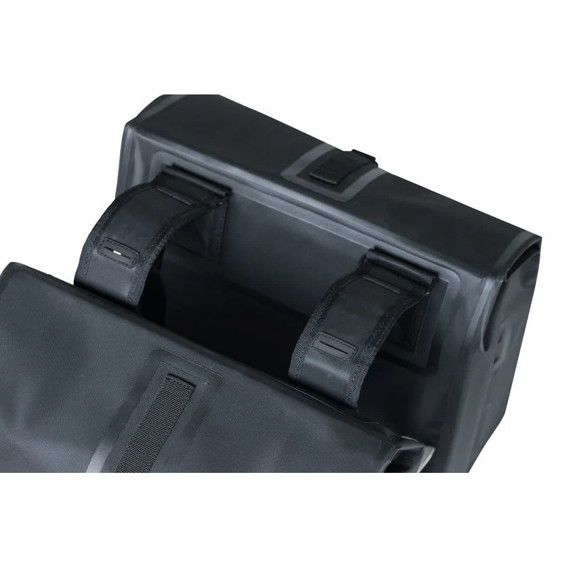 Basil Urban Dry 50L double bike bag