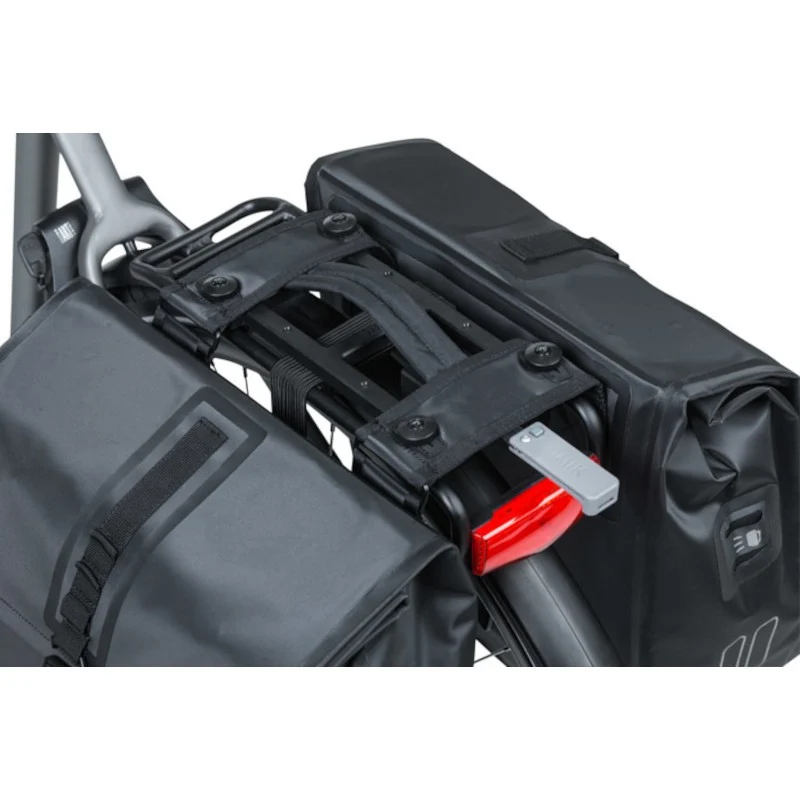 Basil Urban Dry 50L double bike bag